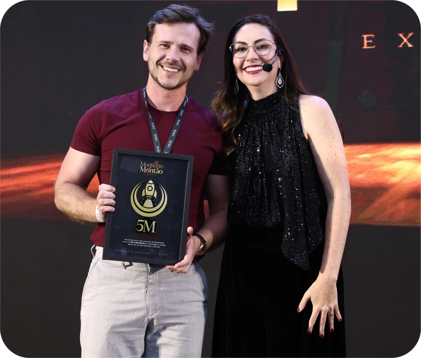 Entrega de placa MMX — premiação de aluno