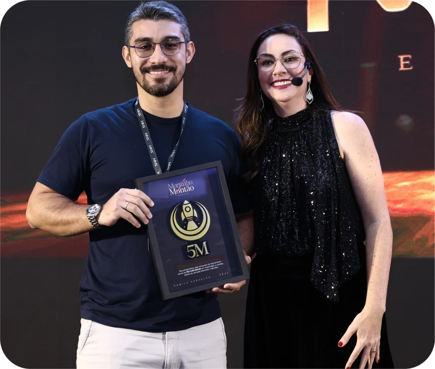 Entrega de placa MMX — premiação de aluno